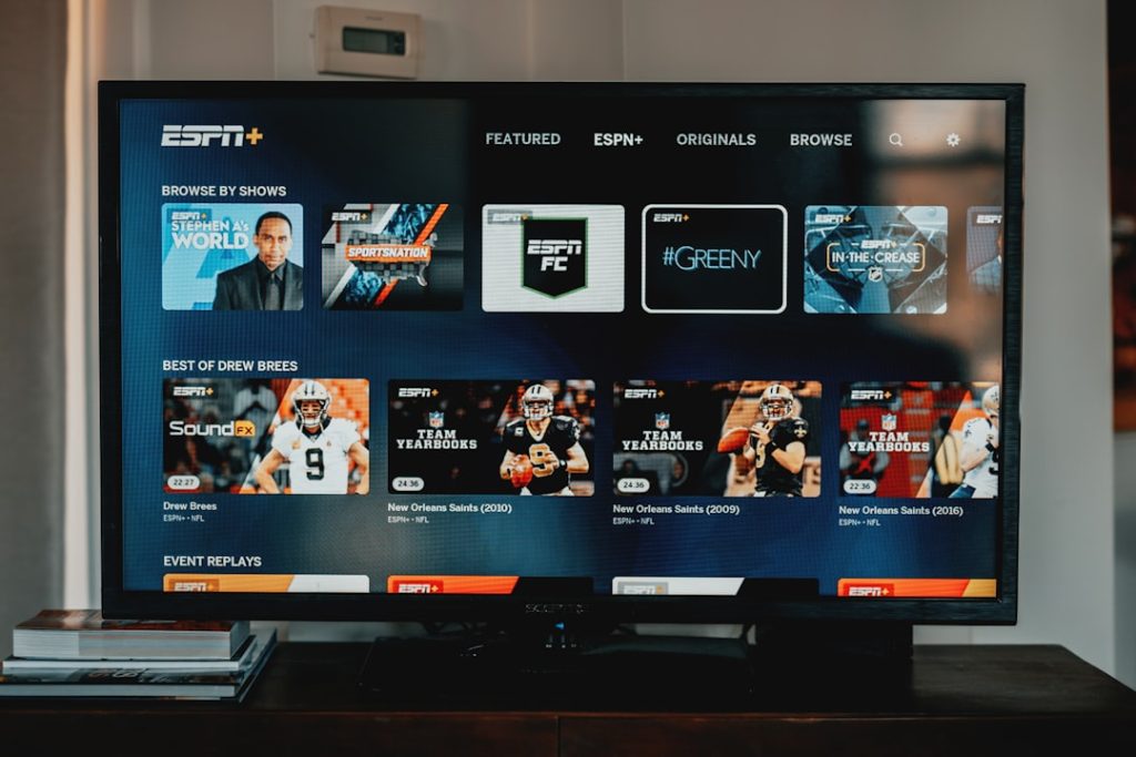 découvrez notre smart tv box, un appareil performant qui transforme votre télévision en un centre multimédia intelligent. profitez d’un accès facile à vos applications, vidéos en streaming, jeux et bien plus encore.