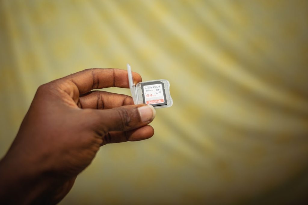 découvrez comment retirer facilement une carte sim de votre téléphone avec notre guide étape par étape, pour tous types d'appareils.
