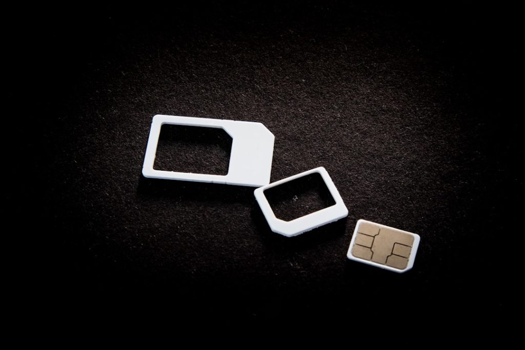 découvrez les principales raisons pour lesquelles une carte sim peut être invalide et comment résoudre ces problèmes pour retrouver une connexion optimale.